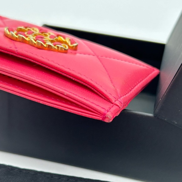 (SOLD) Chanel Lambskin Quilted Chanel 19 Card Holder Rose - Picture 5 of 16